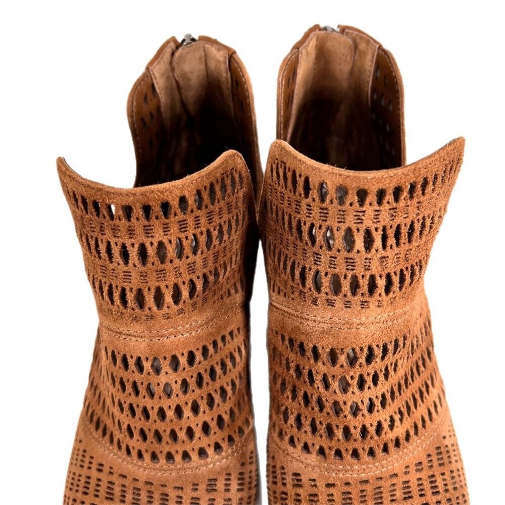 Vince Camuto Boots Womens Sz 7.5 Shoes Leather Ankle Booties Block Heel Pierced - Picture 2 of 12